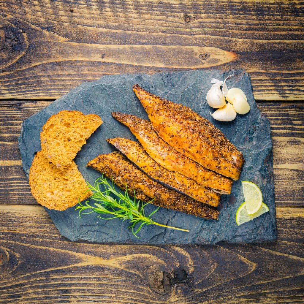 smoked and peppered mackerel fillets with brown bread